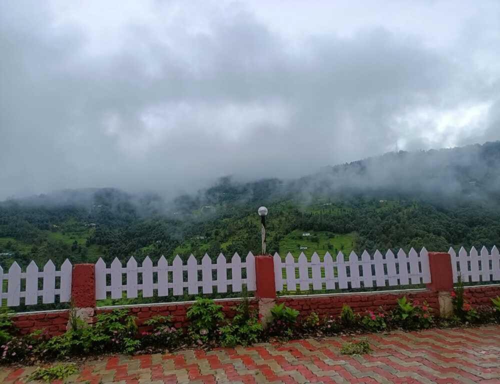 Vanprastha Resorts Dwarahat Exterior photo